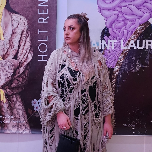 Meet your Posher, Cassandra - Picture 2 of 3